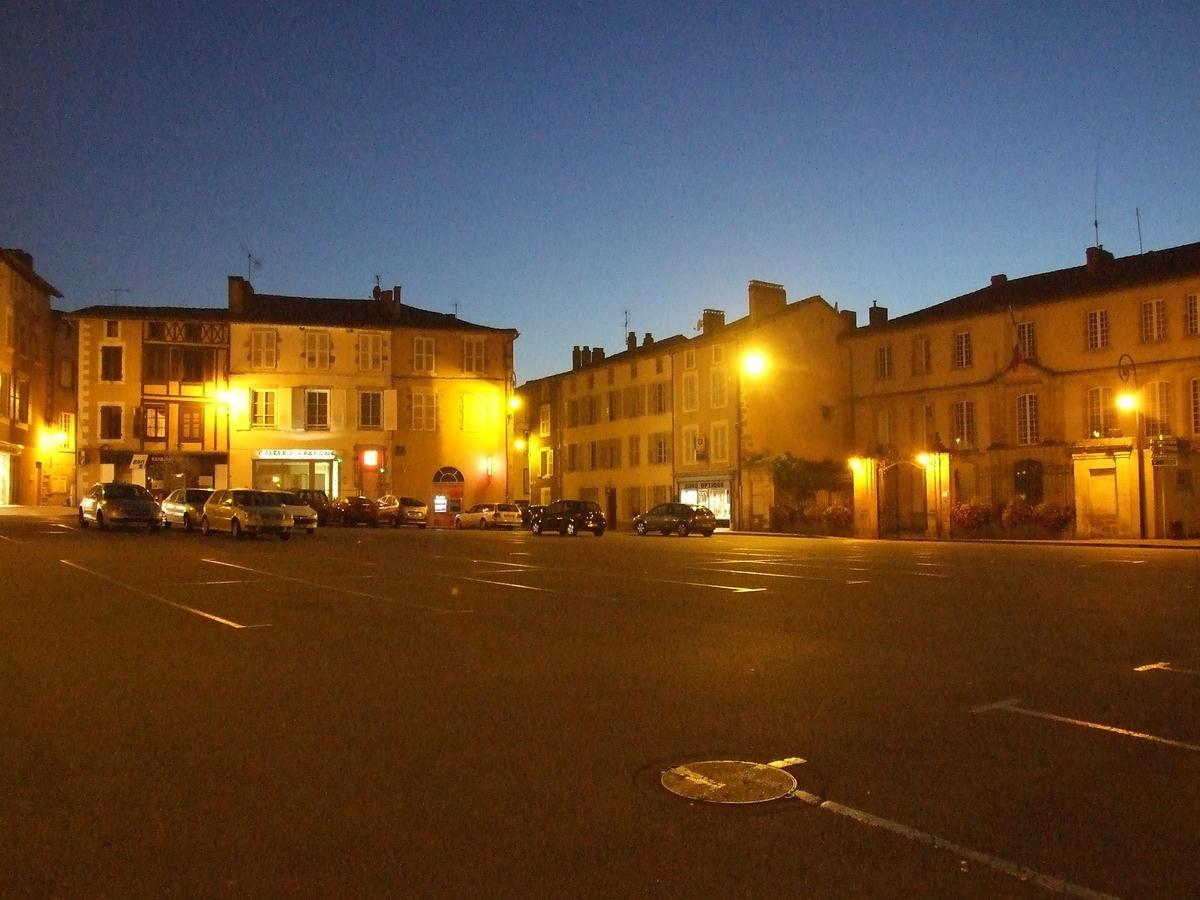 Maison Du Magnolia Confolens Esterno foto